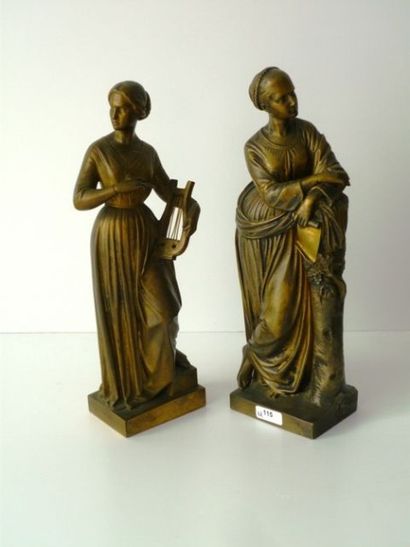 null Ensemble de deux statues féminines en bronze doré : "Allégorie de la musique"...