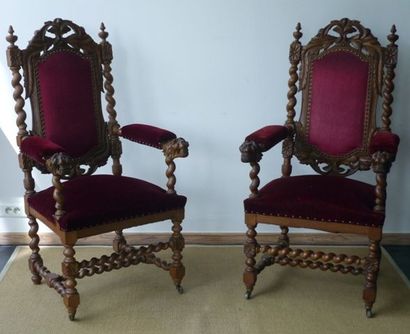 null Paire de fauteuils en chêne dans le goût Louis XIII à décor torsadé, entretoises...