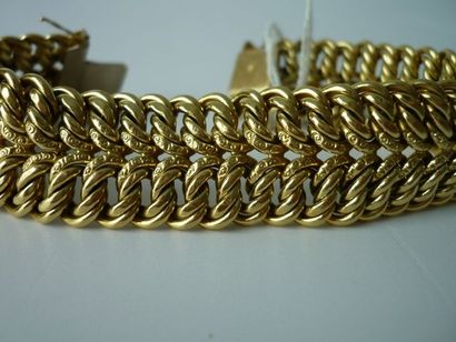 null Bracelet en or jaune 18k à deux larges rangs de mailles, +/- 44 g.