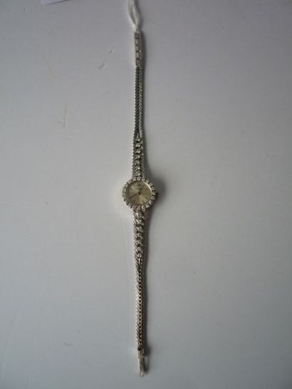 JAEGER-LE-COULTRE, fabrication suisse Montre de dame agrémentée d'un bracelet semi-rigide...