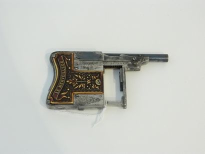 France Petit pistolet de poing, modèle "Le Merveilleux", XIXe, l. 12 cm.