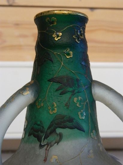 DAUM - Nancy Petit vase ansé à décor naturaliste, circa 1900, verre gravé à l'acide...