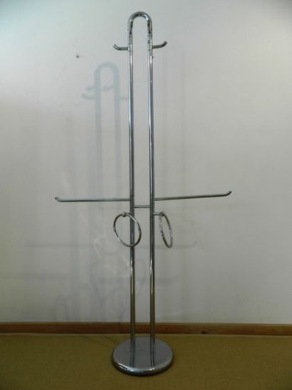 null Porte-serviettes Design, circa 1980, métal chromé, h. 180 cm [chrome légèrement...