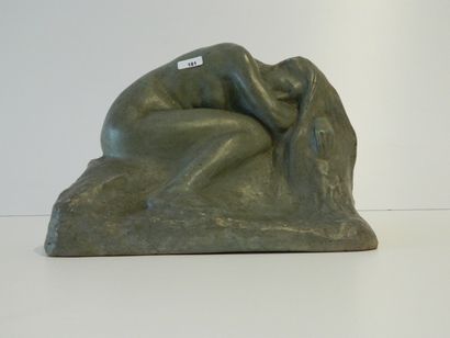 WITTERWULGHE Joseph (1883-1967) "Jeune femme assoupie", début XXe, sujet en terra-cotta...