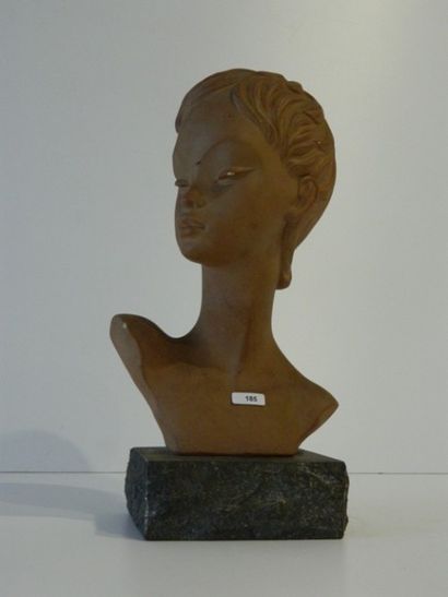 MELANI Salvatore (1902-1934) "Jeune femme de profil", XXe, buste en plâtre patiné...