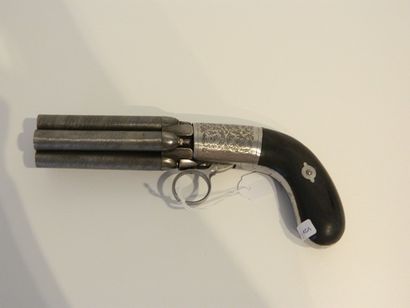 LIEGE Revolver à cinq canons, début XIXe, métal gravé, poinçonné [E - LG] et marqué...