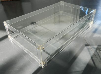 null Grande table basse rectangulaire, circa 1970, plexiglas, plateau en verre biseauté,...