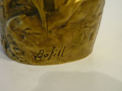 BOFILL Antoine "Léda et le cygne", fin XIXe, vase en bronze, signé sur le flanc,...
