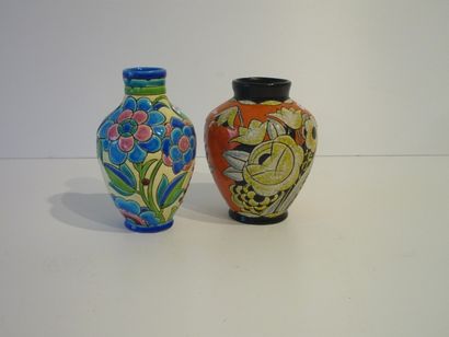 BOCH FRÈRES - KERAMIS Deux vases piriformes d'époque Art déco aux décors floraux...