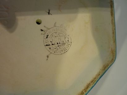 BOCH FRÈRES - KERAMIS Coupe octogonale sur pied godronné d'époque Art déco, circa...