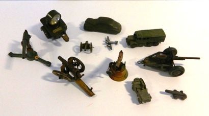 null Militaria, varia : Dinky, medium artillery tractor - auto Arcor Toys USA - cinq...