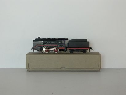 null TRIX EXPRESS, locomotive 020 noire, tender 2 axes, 20052 (E) + boîte de départ...