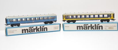 null MÄRKLIN, 2 voitures-voyageurs à 4 axes : 4116, bleue à lignes bleues (1986)...
