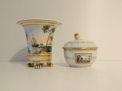 BRUXELLES Vase de forme jasmin à décor polychrome d'un paysage animé rehaussé d'or,...