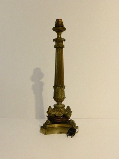 null Pied de lampe de style Empire, XIXe, bronze ciselé, h. 47 cm.