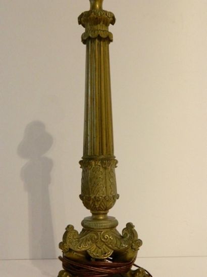 null Pied de lampe de style Empire, XIXe, bronze ciselé, h. 47 cm.