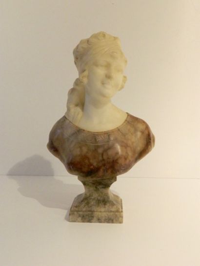 CARLI Auguste Henri (1868-1930) "Jeune femme au bandeau", début XXe, buste en marbres...
