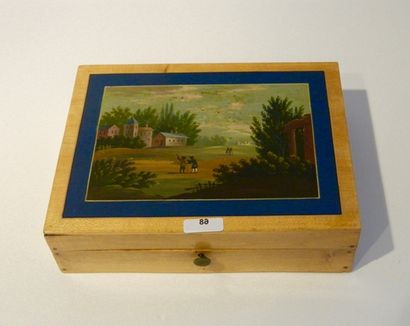 null Coffret à jeu de cartes orné de paysages, XIXe, bois peint doublé de soie, 5,5x20,5x15,5...