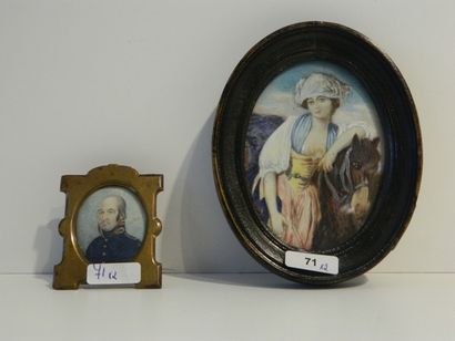null Lot de deux miniatures ovales, XIXe : "Jeune paysanne", gouache sur papier,...