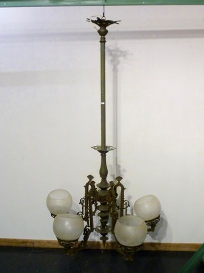 null Important lustre à cinq bras de lumière, circa 1870, bronze, globes en verre...