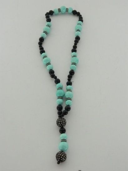 null Collier de fantaisie de style Art déco formé de perles turquoises et noires...