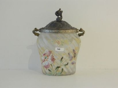 null Pot couvert ansé d'époque Art nouveau à décor floral émaillé, circa 1900, verre...