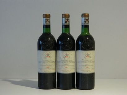 null Bordeaux, Pessac-Léognan, trois bouteilles du Château Pape Clément, Cru Classé...