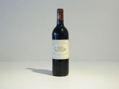 null Bordeaux, Margaux, une bouteille de Château Margaux, Premier Grand Cru Classé,...