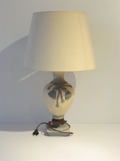 null Lampe de table à fût en balustre, XXe, céramique émaillée, h. 47 cm (fût), h....