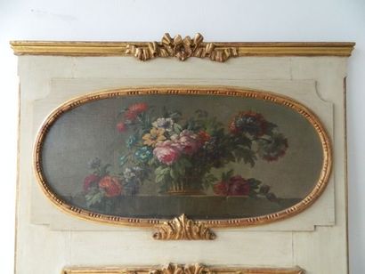 null Tumeau de style Louis XVI orné d'une huile sur toile ovale "Panier fleuri",...