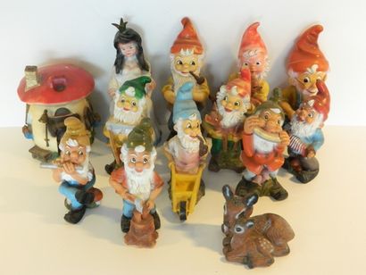 null GÖTZ (made in Germany), ensemble de quatorze figurines Blanche-Neige et les...