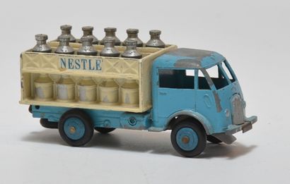 null DINKY France, camion de laitier Nestlé [écaillure].