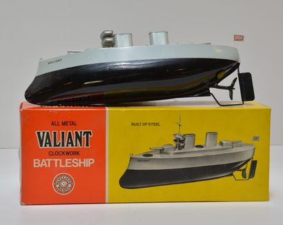 null Sutclife Model, croiseur "Valiant" en tôle grise et noire, mécanique, l. 32...