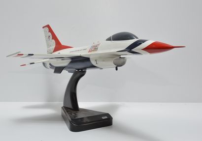 null Grande maquette en compositon d'un avion de chasse "United State Air Force 1",...