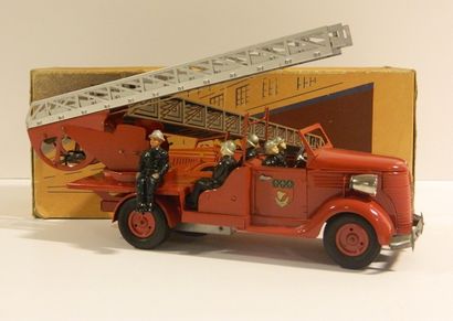 null VEBE, camion de pompier à échelle, mécanique, tôle rouge, accompagné de ses...