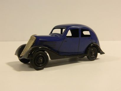 null Rare Jouets Renault, CELTA 4, tôle bleue et noire, mécanique, l. 15,5 cm [bon...