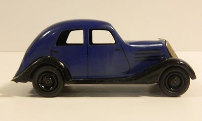 null Rare Jouets Renault, CELTA 4, tôle bleue et noire, mécanique, l. 15,5 cm [bon...