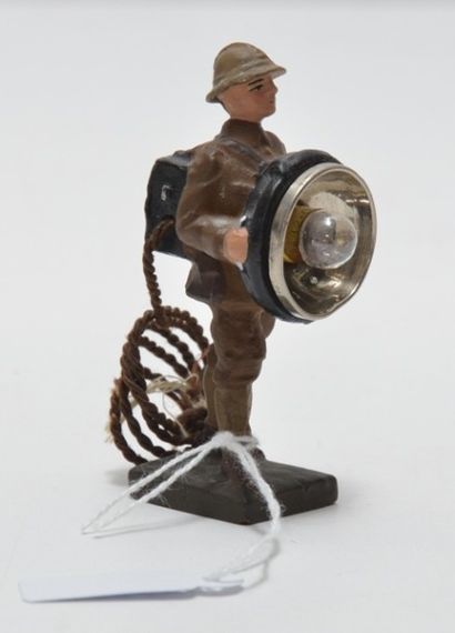 null LINEOL, soldat belge porteur de lampe fonctionnelle (E).