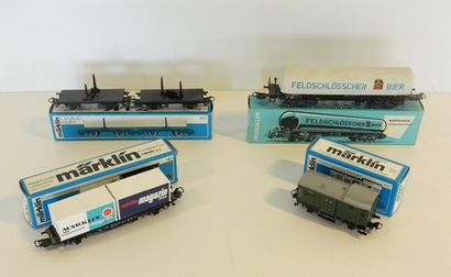 null MÄRKLIN, 4 wagons de marchandises [en boîtes bleues] : 4632, citerne Feldschlösschenbier...