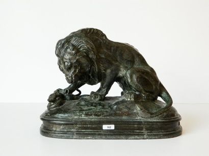 BARYE Antoine Louis (1796-1875) [d'après] "Lion attaquant un serpent", XIXe, groupe...
