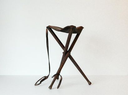 null Canne chaise, XXe, bois et cuir, l. 66 cm.