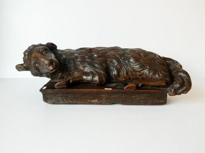 null Agnus Dei, XVIIIe, sujet en bois sculpté patiné, l. 72 cm [petits accidents...