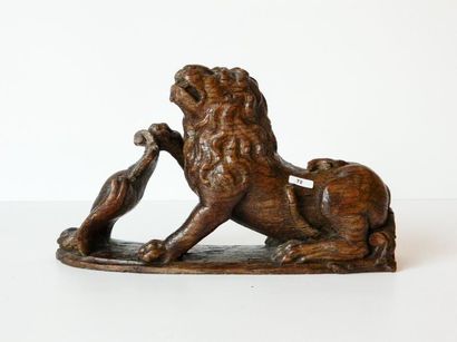 null Lion à l'écu, travail probablement namurois, XVIIIe, sujet en chêne sculpté,...