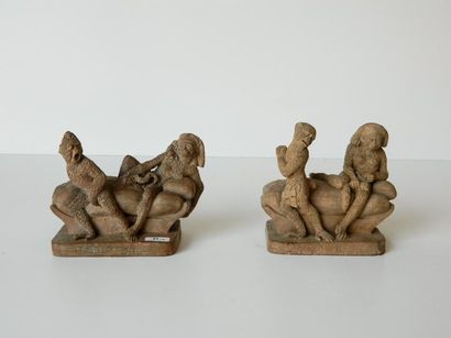 DESBORDES L. "Singes farceurs", XIXe, paire de groupes en terra-cotta, signés sur...