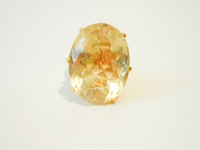 null Bague en or jaune 18k sertie d'un cristal de roche ovale, t. 51, 16 g env. ...