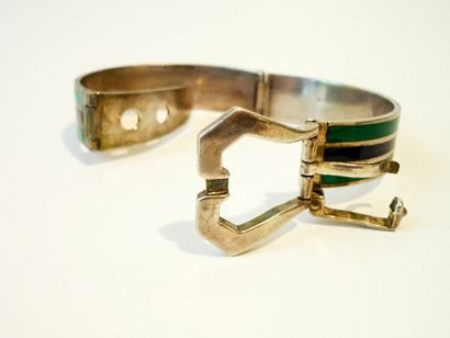 null Bracelet rigide en forme de ceinture en argent émaillé vert et noir, poinçonné,...