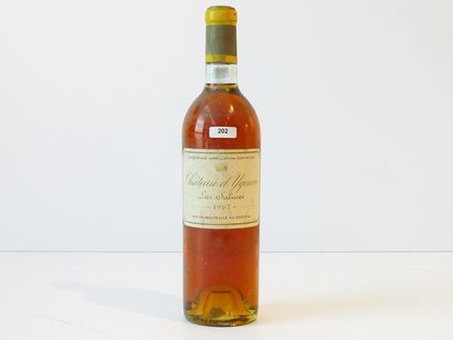 null BORDEAUX (SAUTERNES), blanc liquoreux, Château d'Yquem, 1967, une bouteille...