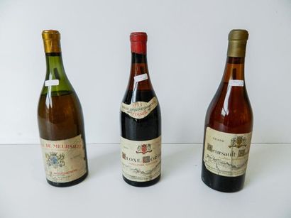 null BOURGOGNE, ensemble de trois bouteilles :
rouge, Aloxe-Corton, 1955, une bouteille...