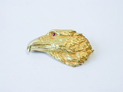 null Broche en tête d'aigle en or jaune 18k, début XXe, 14 g env.