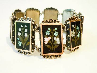 null Bracelet orné de plaquettes à décor floral en mosaïque florentine, fin XIXe,...